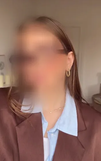 Amira, 32