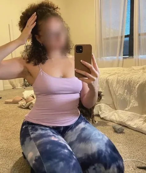 Anna, 32
