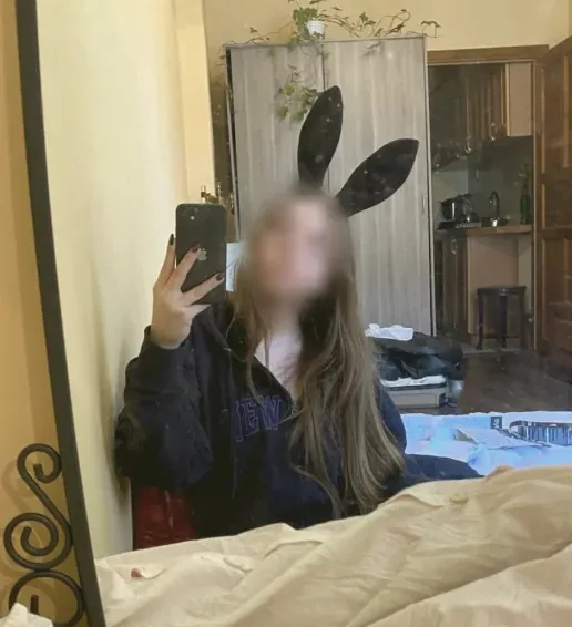 Büsra, 19
