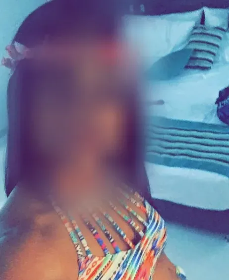 Cara, 35