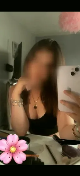 Denise, 20