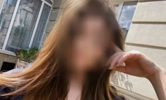 Ela, 19