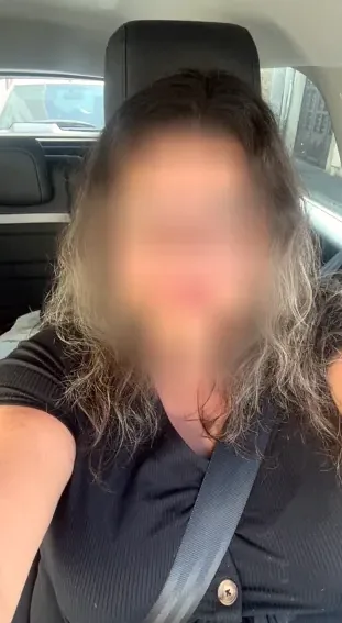 Helena, 33