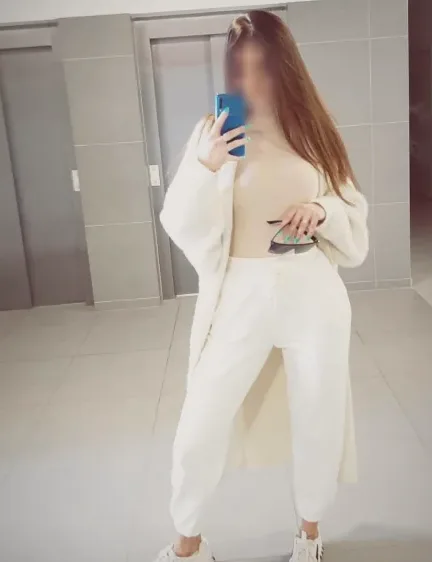 Helena, 35