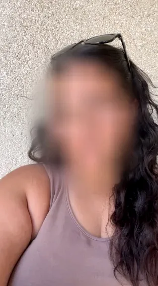 Lara, 22