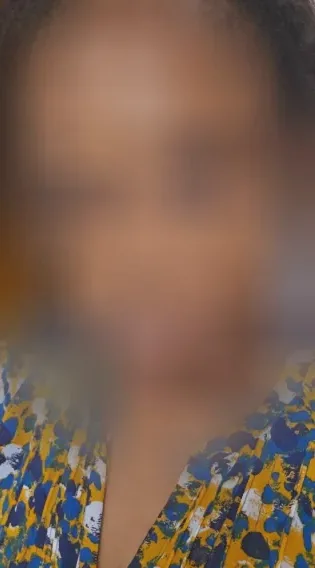 Larissa, 37