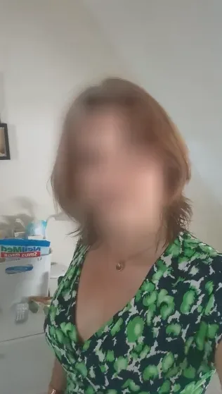 Lilly, 33