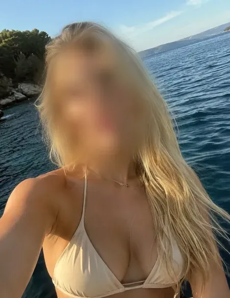 Nina, 27