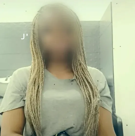 Sandra, 39