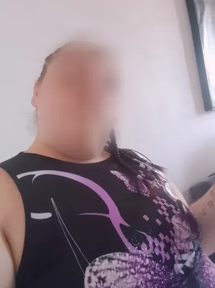 Sandra, 33