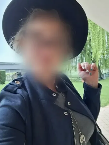 Vivien, 33